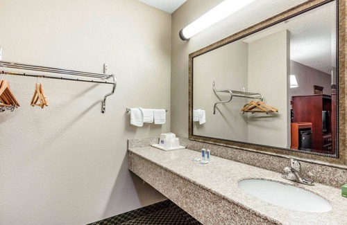 Prattville Hotel | Rodeway Inn Prattville I-65