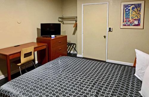 Southeastern Sacramento Hotel | Rodeway Inn Sacramento-University Area