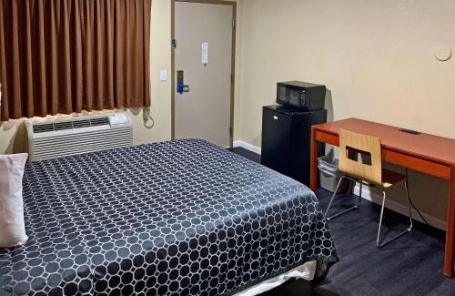 Southeastern Sacramento Hotel | Rodeway Inn Sacramento-University Area
