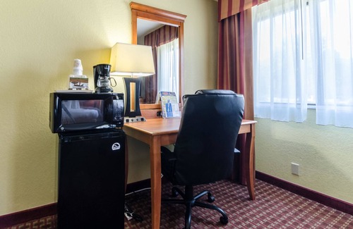 Jacksonville Hotel | Rodeway Inn & Suites Jacksonville near Camp Lejeune