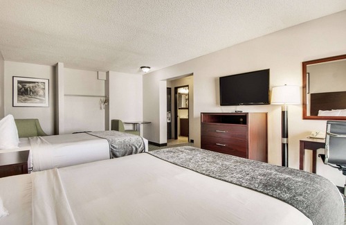Hayden Island Hotel | Rodeway Inn & Suites Portland - Jantzen Beach