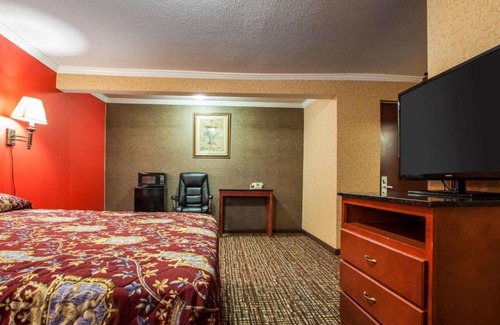Paterson Hotel | Rodeway Inn