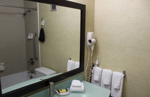 Portage Hotel | Rodeway Inn