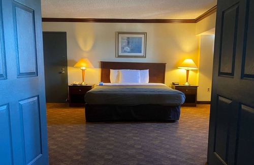 Sandston Hotel | Rodeway Inn