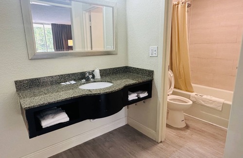 Silver Springs Hotel | Rodeway Inn