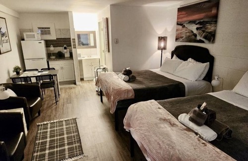 Sussex Hotel | Rolling Hills Motel