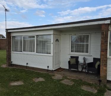 Great Yarmouth Resort | Roma's Retreat chalet, Hemsby