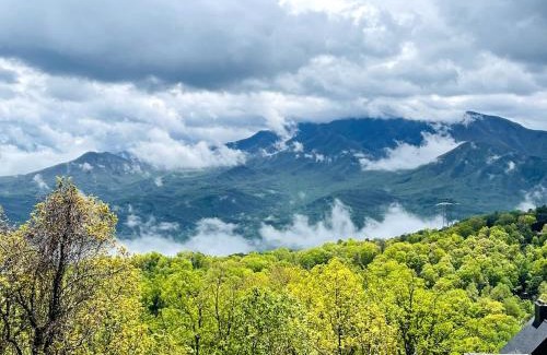 Chalet Village Apartment | Romantic Exclusive Condo Stunning Mountain View