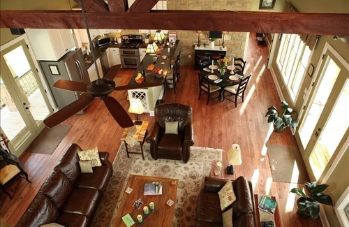 Fredericksburg Cottage | Romantic Luxurious Cottage - July/August Special book 2 nights get 1 free