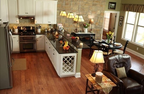 Fredericksburg Cottage | Romantic Luxurious Cottage - July/August Special book 2 nights get 1 free