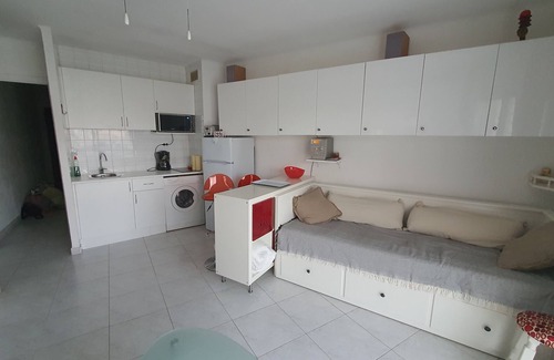 Santa Margarida Apartment | ROMANTIC STUDIO with large terrace in front of swimming pool and canal, bicycle parking