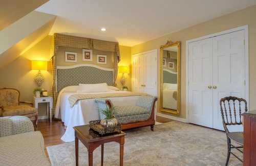 Edenton House | Romantic Waterfront Carriage House in Heart of Edenton's Historic District