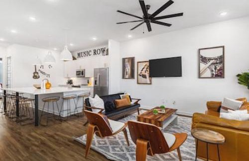 Cleveland Park House | Rooftop Deck Patio and Garage Walk to Restaurants Coffee Brewery