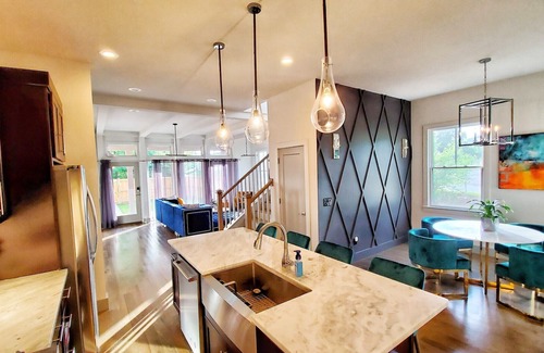 Hope Gardens House | ROOFTOP PARADISE★1 MILE to Broadway★Sleeps 12★Brand New House and Furnishings
