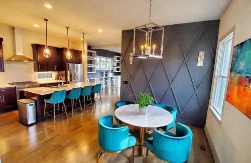 Hope Gardens House | ROOFTOP PARADISE★1 MILE to Broadway★Sleeps 12★Brand New House and Furnishings