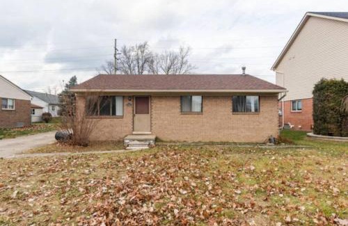 Livonia House | Room 20 mins to U of M