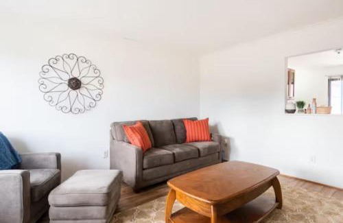 Livonia House | Room 20 mins to U of M