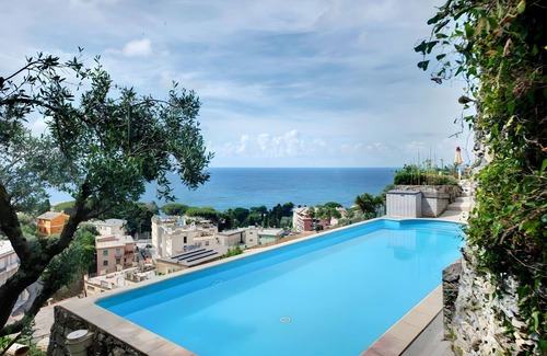 Bogliasco Apartment | Room 'Camera Mimosa' with Sea View, Wi-Fi and Air Conditioning