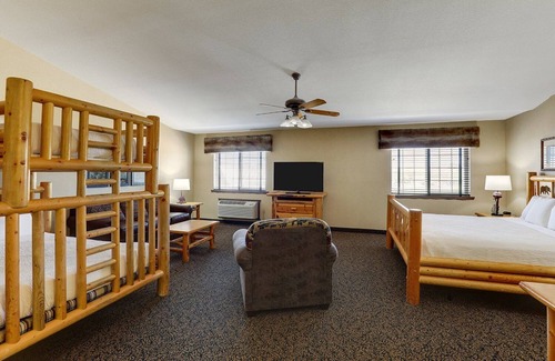 Columbia Hotel | Room for the Crew! Expanded King Bunk Bed Suite, Stoney Creek Columbia
