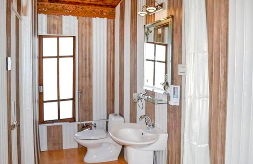 Nagin Bagh Boat Rental | Room in a houseboat on Nigeen Lake, by GuestHouser 4846