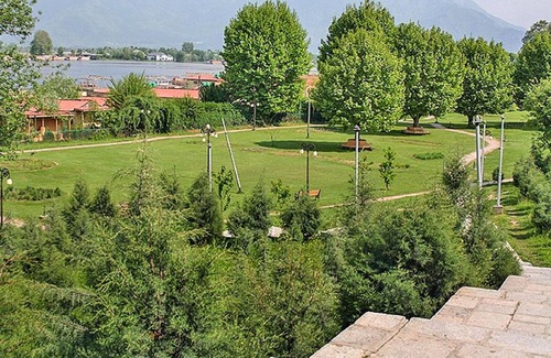Nagin Bagh Boat Rental | Room in a houseboat on Nigeen Lake, Srinagar, by GuestHouser 24143