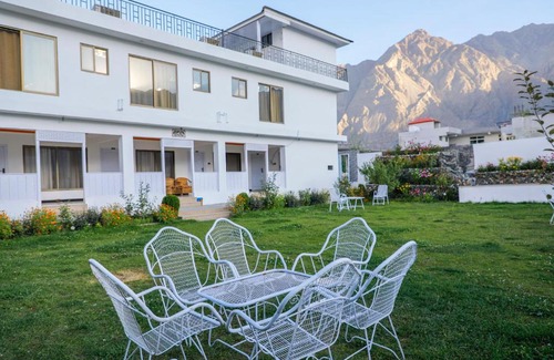 Skardu Hotel | Roomph Premium Al Noor Airport Road