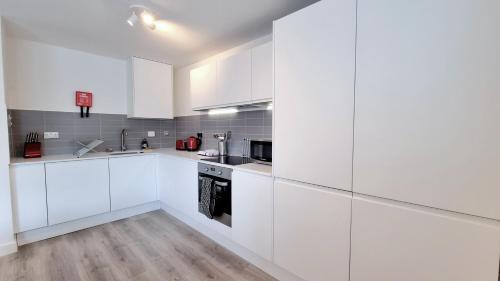 Chiswick Riverside Apartment | Roomspace Serviced Apartments - Kew Bridge Court