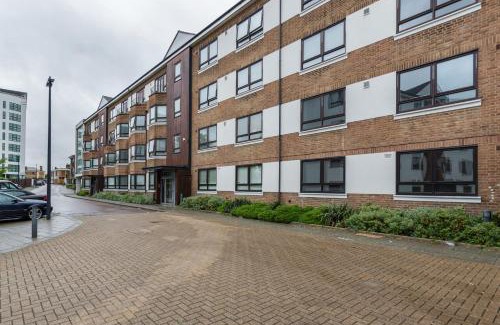 Chiswick Riverside Apartment | Roomspace Serviced Apartments - Kew Bridge Court