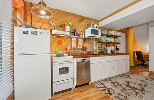 Bonney Lake House | Roomy two-bedroom, family and pet friendly daylight basement apartment.