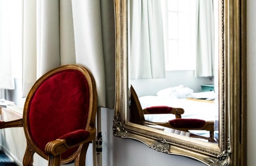 Amsterdam City Centre Hotel | Rosalia's Menagerie Cocktail bar & InnUpstairs