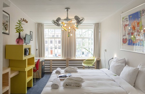 Amsterdam City Centre Hotel | Rosalia's Menagerie InnUpstairs