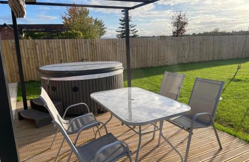 Evesham House | Rose barn hot tub holidays in the Cotswolds