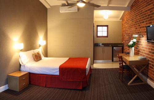 Guildford Hotel | Rose & Crown Hotel