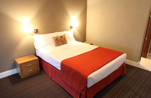 Guildford Hotel | Rose & Crown Hotel