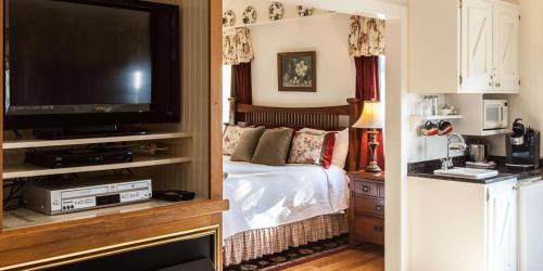 Fredericksburg Hotel | Rose Hill Retreat AAA Four Diamond Inn