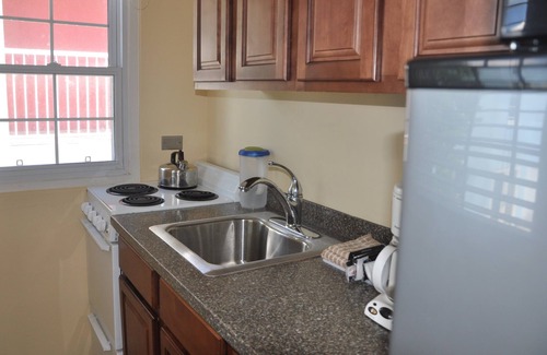 Pembroke Apartment | Rosemont Guest Suites