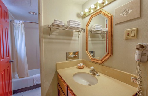 Allison Hotel | Royal Holiday Motel By Belvilla Gallup I-40