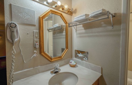 Allison Hotel | Royal Holiday Motel By Belvilla Gallup I-40