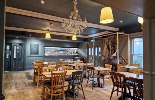 Purfleet Hotel | Royal Hotel, Bar & Grill
