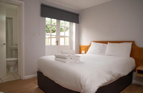 Purfleet Hotel | Royal Hotel, Bar & Grill