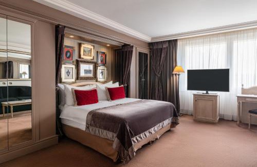 Downtown Geneva Hotel | Royal Manotel