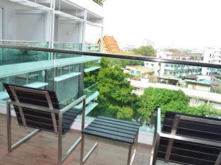 Pom Prap Sattru Phai Hotel | Royal Princess Larn Luang - SHA Extra Plus