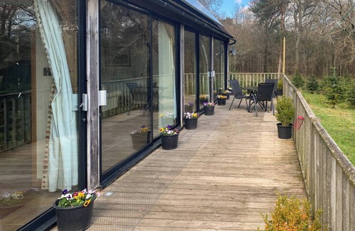 Steyning Cottage | Rural location, views to woods and large garden.