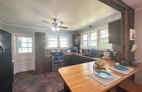 Columbia Cottage | Rustic Country Cottage Near Lake Murray -Just 1 hour from The Masters!