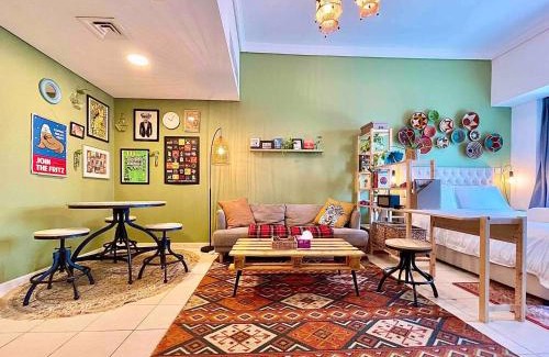 Jumeirah Lake Towers Apartment | Rustic Elegance By The Lake Studio Cabin In Jlt