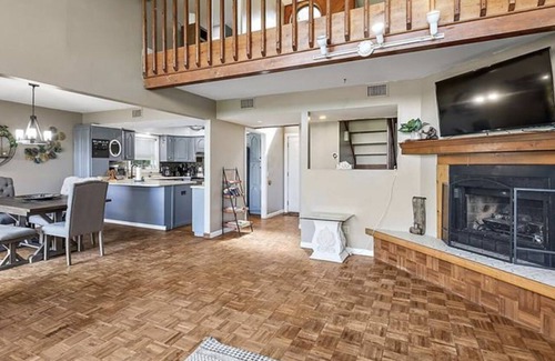 Umatilla House | Rustic Enchanted Forest- A Nature Lover’s Retreat with lake, pool, and hot tub