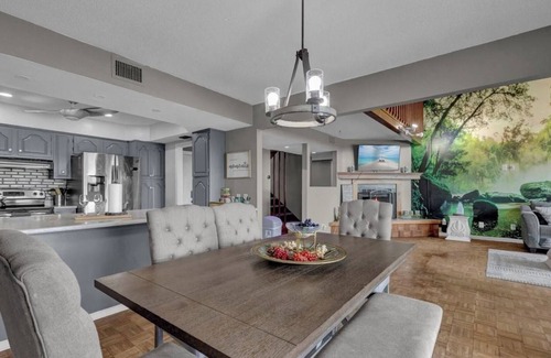 Umatilla House | Rustic Enchanted Forest- A Nature Lover’s Retreat with lake, pool, and hot tub
