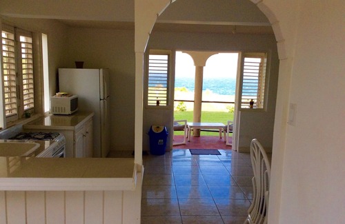 Newcastle Apartment | Rustic Farmhouse Stay 1 bedroom self contained apartment