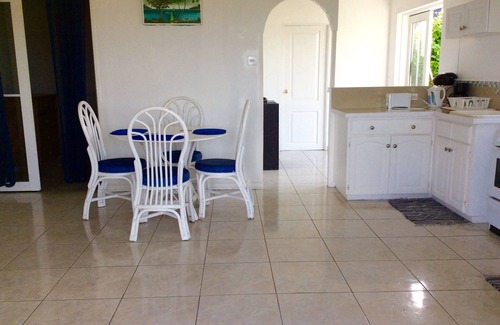Newcastle Apartment | Rustic Farmhouse Stay 1 bedroom self contained apartment