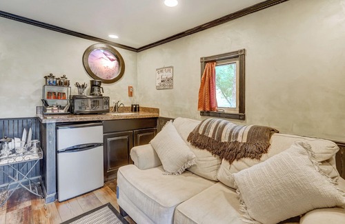 Cascade House | Rustic Railway Retreat - Historic caboose - 10 min from Colorado Springs